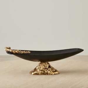 Cuenco grande de metal para chocolate con tallas intrincadas, ideal para regalar o usar en un comedor elegante - Product Image 1