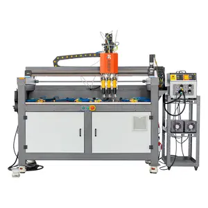 Machine de soudage de goujons automatique CNC certifiée CE avec pistolets de soudage automatiques