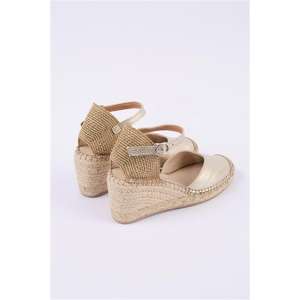 Alpargata cerrada con punta en cuña - Product Image 3