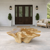 Table basse de luxe rustique en bois massif et verre, design organique contemporain, durable, par Niwara Bisoepo