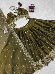 ชุดผ้าลาย georgette lehenga แบบดั้งเดิมพร้อมกระจกและปักเลื่อมเย็บอย่างสมบูรณ์สำหรับงานแต่งงานและงานปาร์ตี้ - Product Image 5