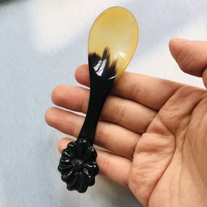 Cuchara de cuerno de búhos, diseño clásico de 12cm con mango de flores, accesorios de cocina hechos a mano de Vietnam, venta al por mayor - Product Image 6