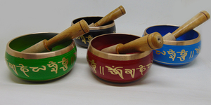 Cuenco tibetano de latón con mazo de madera, hecho a mano para meditación, terapia de sonido y yoga - Product Image 5