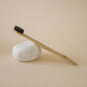 2024 brosse à dents en bambou à poils moyens jetables chauds pliable brosse à dents biodégradable souple écologique pour les dents propres à la maison - Product Image 5