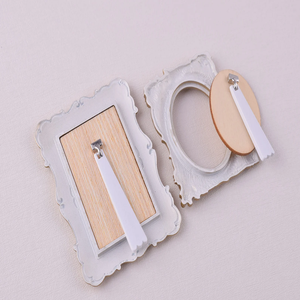 กรอบรูปตั้งโต๊ะทำจากอลูมิเนียมใช้ตกแต่งสีขาวและออกแบบเป็นลายนูนสำหรับตกแต่งมุมบ้าน - Product Image 6