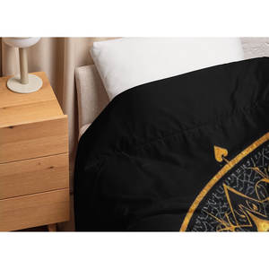 Edredón de Lujo Aurelius Nocturne, Tejido, Estampado, Acolchado, de Microfibra y Poliéster, Lavable a Máquina, Disponible en Tamaños King, Queen y Doble - Product Image 2