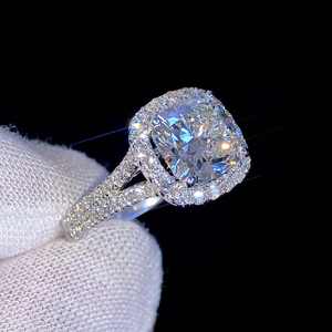 Anillo de compromiso de moissanita con corte de cojín para mujer, vástago dividido de plata 925 con diseño de Halo de claridad VVS - Product Image 1