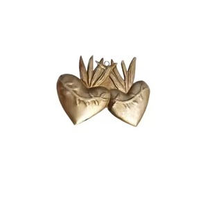 Milagros Colgantes de Metal con Acabado Dorado y Diseño de Alas del Sagrado Corazón para Decoración de Pared, Regalo y Decoración Católica - Product Image 5