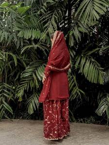 Ensemble de pantalons Kurti violets fabriqués à la main de haute qualité avec broderie multi-fils et soie Dupatta - Product Image 6