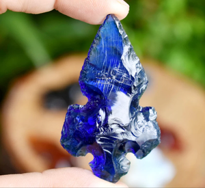 Vente en gros de pointes de flèche en verre naturel faites à la main et assorties de pointes de flèche en verre de couleur naturelle à vendre - Product Image 3