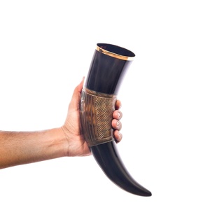 Venta al por mayor taza de cuerno natural único hecho a mano vikingo beber cuerno jarra para la venta - Product Image 1
