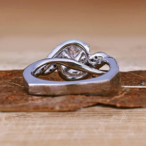 Anillo de Compromiso con Diamante CZ, Estilo Vintage, Chapado en Oro, Plata 925, Diseño Único con Pavé Trenzado y Base Europea - Product Image 4