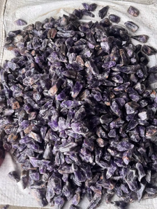 Pierre d'améthyste brute de fabrication indienne avec une forme brute naturelle de couleur violette multi-usages utilise la pierre d'améthyste à vendre - Product Image 4