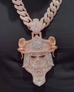 Colgante de moissanita personalizado con diseño de espada, chapado en oro de 18 quilates, de plata 925, con corte brillante redondo, de lujo, estilo hip-hop, para fiesta cristiana - Product Image 1