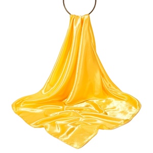 Lenço de Seda Satinado com Padrão Creme para Mulheres, Ideal para Casamentos e Acessórios Formais - Product Image 6