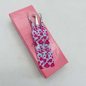 แหนบดัดขนตาสีแดงทองโค้ง พร้อมหัวรูปหัวใจ สแตนเลสสตีล ปรับแต่งโลโก้ได้ กันเหงื่อ บริการ OEM - Product Image 5