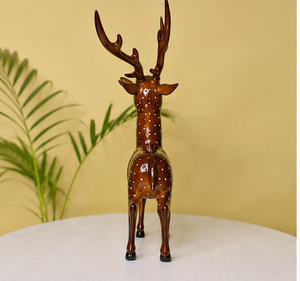 Figura de Ciervo Tallada a Mano en Madera con Puntos Brillantes, Decoración Tradicional para Sala de Estar, Uso en Interiores - Product Image 2