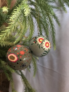 Adornos colgantes de Navidad de Cachemira hechos a mano, decoración de vacaciones única, tamaño personalizable, impresión por sublimación para festivos - Product Image 3
