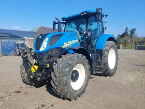 Tractor agrícola multifuncional New Holland con bajas horas de trabajo Todos los componentes principales Active Compre tractor New Holland usado - Product Image 4