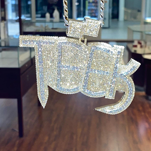 Pendentif personnalisé de luxe en moissanite glacée, style hip-hop, avec lettres en gros, finition argent 18 carats VVS1 - Product Image 2