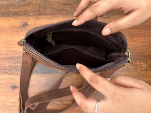 Nouveau sac à bandoulière en cuir suédé véritable marron fait à la main pour femmes sac à main de luxe minimaliste de haute qualité occidentale - Product Image 4