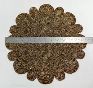 แผ่นรองแก้วปักลายดอกไม้คลาสสิกสุดหรู ดีไซน์ใหม่ล่าสุด เป็นมิตรกับสิ่งแวดล้อม ทำด้วยมือ ประดับด้วยลูกปัด สีชมพูอ่อน หลายสี คุณภาพสูง ขนาด 4 นิ้ว - Product Image 6