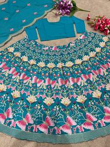 นักออกแบบสีฟ้า Georgette Lehenga Choli พร้อมงานเย็บปักถักร้อยหนักสําหรับผู้หญิง ชอลีเลียงก้าแบบดั้งเดิมของอินเดีย - Product Image 3