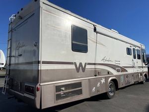 VENTE : Camping-car d'aventure WINNEBAGO 3-2-V d'occasion à vendre - Product Image 6