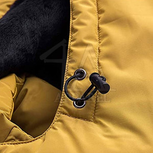 La mejor chaqueta de hombre de diseño con diseño acolchado que ofrece comodidad y calidez para el uso diario informal - Product Image 4