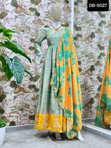 Les plus belles femmes portent des vêtements de mariage Style anarkali lourd prêt à porter des robes pour les vêtements traditionnels et de festival Salwar Kameez Suit - Product Image 6