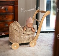Poussette pour bébé en rotin vintage faite à la main avec panier de rangement, poupées en osier et jouet pour la décoration de la chambre des enfants
