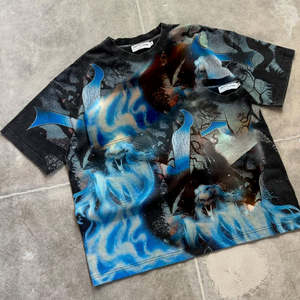 เสื้อยืดกราฟิกขนาดใหญ่พิเศษสำหรับผู้ชายเสื้อลายการ์ตูนฮิปฮอปในตำนานที่ได้รับแรงบันดาลใจจากเครื่องแต่งกายแนวสตรีทสไตล์แฟชั่นในเมือง - Product Image 3