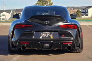 Toyota Supra A91 Edition 1 2021 d'occasion en parfait état, 1 000 exemplaires, 6 cylindres atmosphériques, conduite à gauche, intérieur en tissu, jantes R21, faible kilométrage - Product Image 4