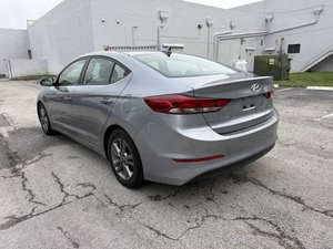 Hyundai Elantra SE 2017 Usado en Buen Estado - Product Image 6