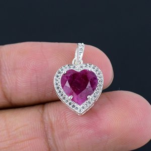 Pendentif artisanal en argent sterling 925 de qualité supérieure, véritable rubis, finition polie, tendance, forme cœur, pour femme - Product Image 3