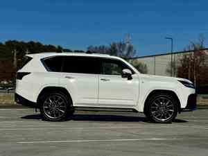 รถยนต์มือสองสภาพดี ไมล์น้อย ปี 2024 Lexus LX600 F SUV พร้อมส่ง - Product Image 3