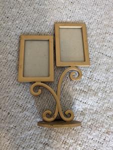 Cadre photo classique en métal avec finition en nickel poli parfait pour encadrer des photos de remise des diplômes ou des moments d'enfance - Product Image 2