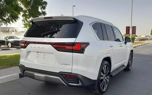 Lexus LX 600 2025 Blanco Brillante, Usado, Asientos de Cuero, Sistema de Navegación, Arranque Remoto, Volante a la Izquierda, Rines de Aleación R19, Techo Solar - Product Image 3