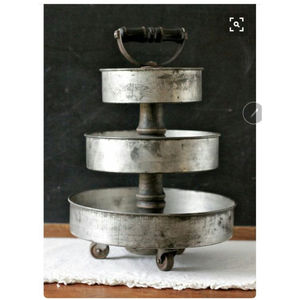 Support de plateau de service rond à 3 niveaux en métal galvanisé de style ferme avec poignée pour la décoration de la cuisine et de la maison à prix abordable - Product Image 3