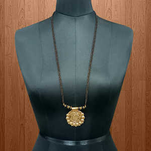 Kriaa 1503039 Fine Chaîne Mangalsutra Collier Perles Noires avec Plaqué Or - Product Image 1