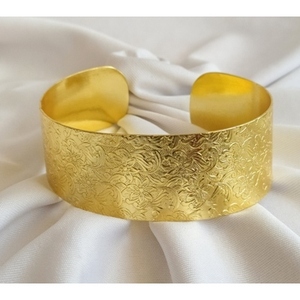Brazaletes Geométricos Vintage Hechos a Mano, Brazaletes de Latón Chapado en Oro, Joyería Unisex - Product Image 1