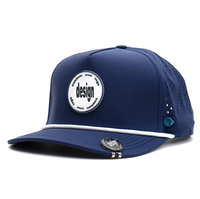 Gorra de golf deportiva personalizada de 5 paneles con clip marcador de bola, impermeable, 100% poliéster Dobby, hebilla de cobre dorado, perforada con corte láser común