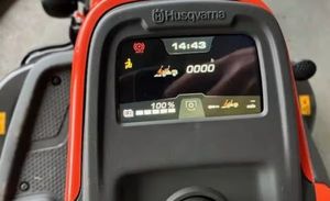 Cortadora de Césped Industrial de 2 Tiempos R200IX AWD de Alto Rendimiento con Tracción en las Cuatro Ruedas, Tractor de Jardín Duradero para Cortar Césped - Product Image 3