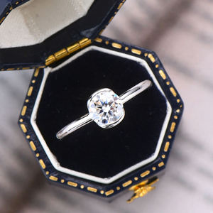 Bijoux Perle Noire Tendance Argent 925 1 Carat D VVS1 Moissanite 6,5 mm Coupe Brillante Sertie de Bezel Bague de Fiançailles et de Mariage pour Femmes - Product Image 3