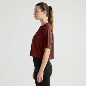 เสื้อยืดฝึกซ้อม GAI สีแดงเลือดหมู สำหรับชุดออกกำลังกาย - Product Image 3