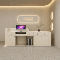 Meja Resepsionis MDF Lengkung Kustom dengan Logo dan Pencahayaan untuk Penggunaan di Kantor Modern, Rumah Sakit, Supermarket, atau Mal