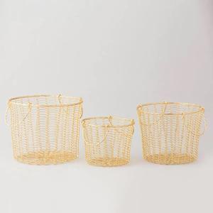 Panier de rangement pour fruits et légumes en fil métallique enduit de poudre blanche Panier en fer domestique empilable en métal nouveau design avec poignées - Product Image 2