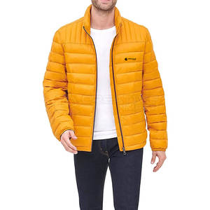 Chaqueta acolchada ligera personalizable de plumón y relleno sintético para hombre, cuello levantado de invierno, disponible a granel - Product Image 4