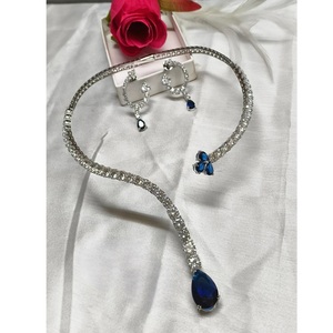 Ensemble de collier de diamants américains à la mode avec boucles d'oreilles pour femmes et filles élégant collier de pierre bleue et ensemble de boucles d'oreilles fête élégante - Product Image 1