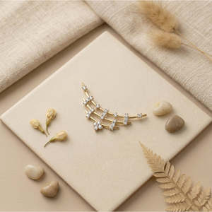 จี้มังกัลสุตรประดับเพชรทองคำ 9 กะรัต รุ่น Studded Muse - Product Image 1